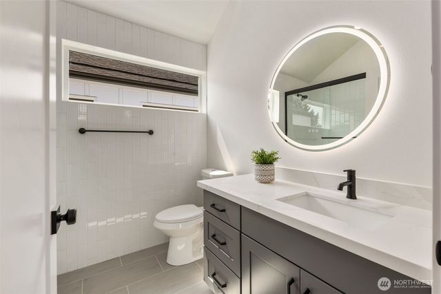 820 A S Sullivan Street, Seattle, WA 98108