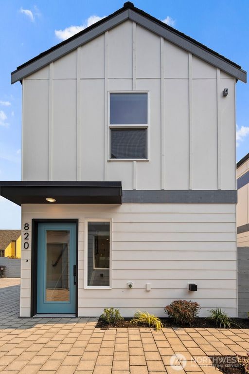 820 A S Sullivan Street, Seattle, WA 98108