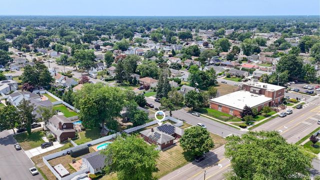 32 Lake Avenue, Deer Park, NY 11729