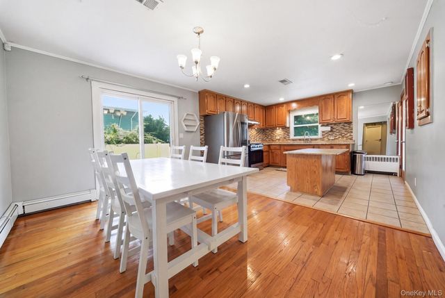 32 Lake Avenue, Deer Park, NY 11729