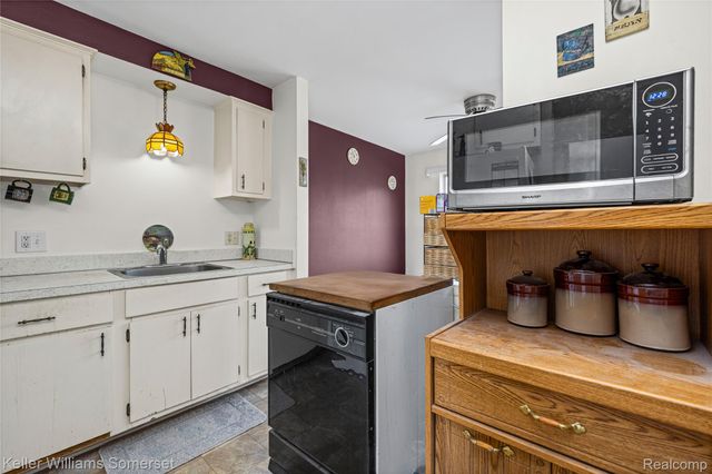 29484 Hoover Road, Warren, MI 48093