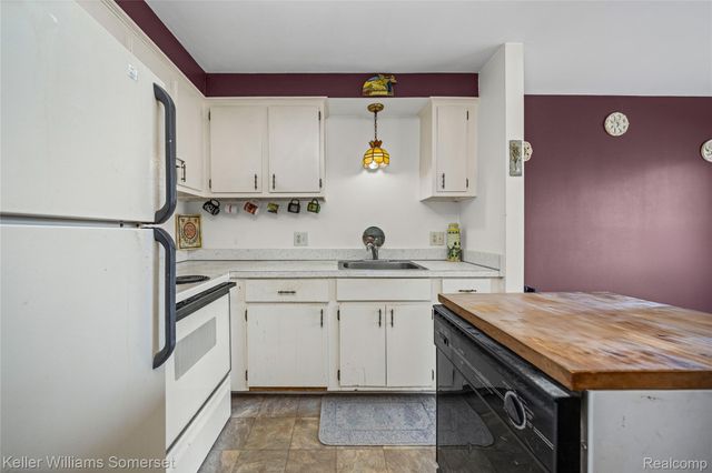 29484 Hoover Road, Warren, MI 48093