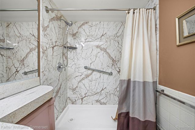 29484 Hoover Road, Warren, MI 48093