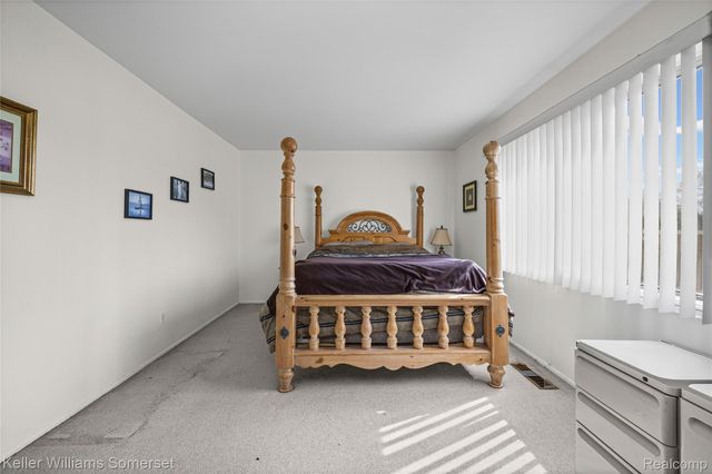 29484 Hoover Road, Warren, MI 48093