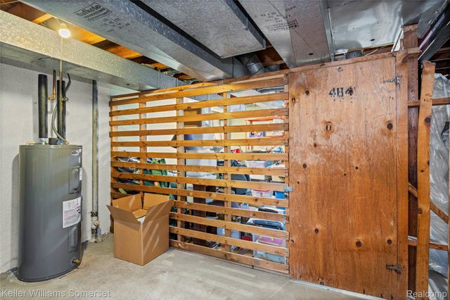 29484 Hoover Road, Warren, MI 48093