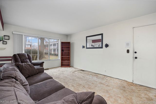 29484 Hoover Road, Warren, MI 48093