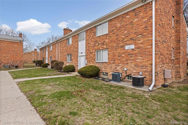 29484 Hoover Road, Warren, MI 48093