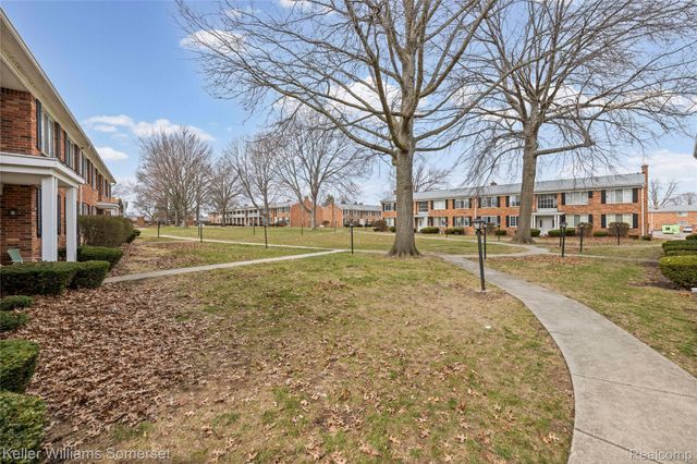 29484 Hoover Road, Warren, MI 48093