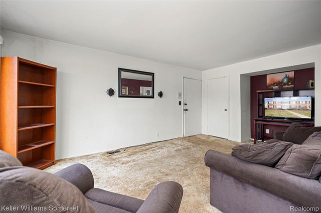 29484 Hoover Road, Warren, MI 48093