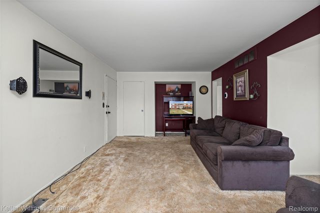 29484 Hoover Road, Warren, MI 48093