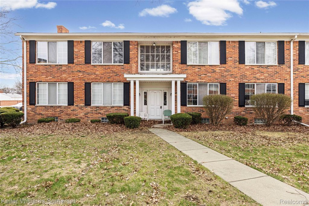 29484 Hoover Road, Warren, MI 48093