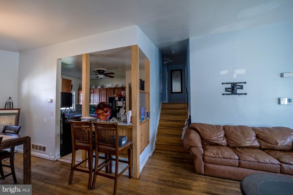 Image 3 of property listing at 4125 RONIS, Pikesville, MD 21208