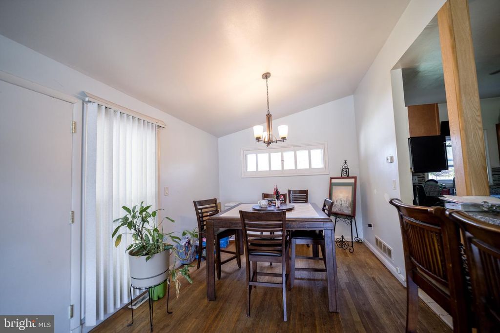 Image 33 of property listing at 4125 RONIS, Pikesville, MD 21208
