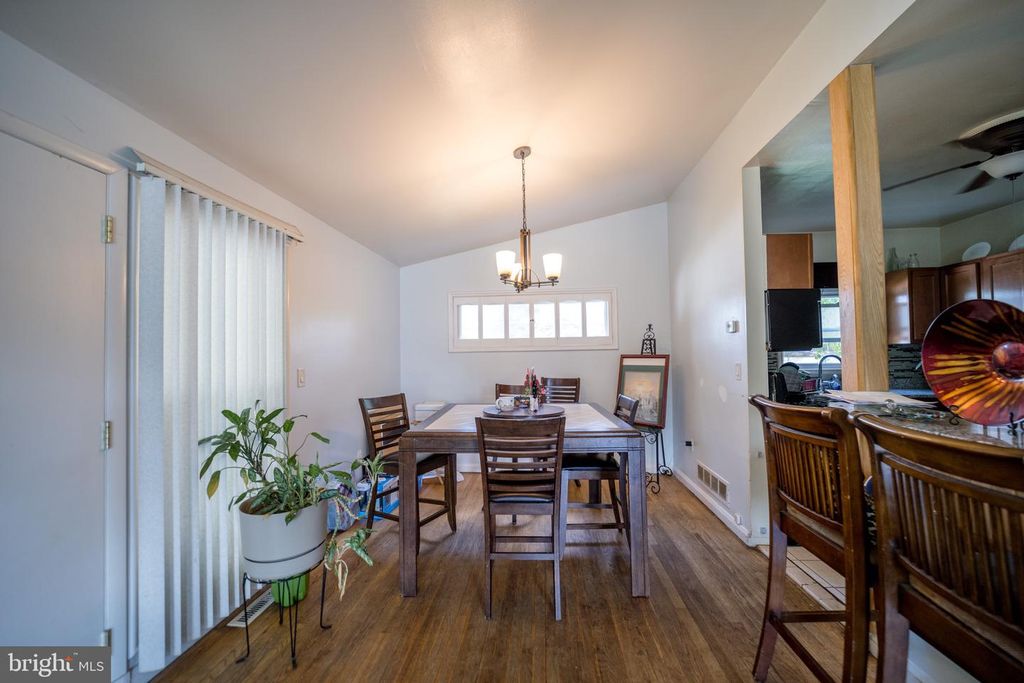 Image 34 of property listing at 4125 RONIS, Pikesville, MD 21208