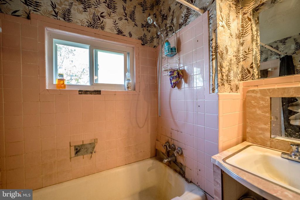 Image 6 of property listing at 4125 RONIS, Pikesville, MD 21208