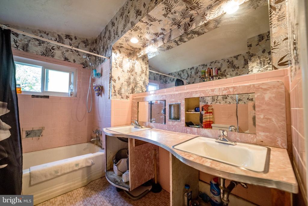 Image 7 of property listing at 4125 RONIS, Pikesville, MD 21208