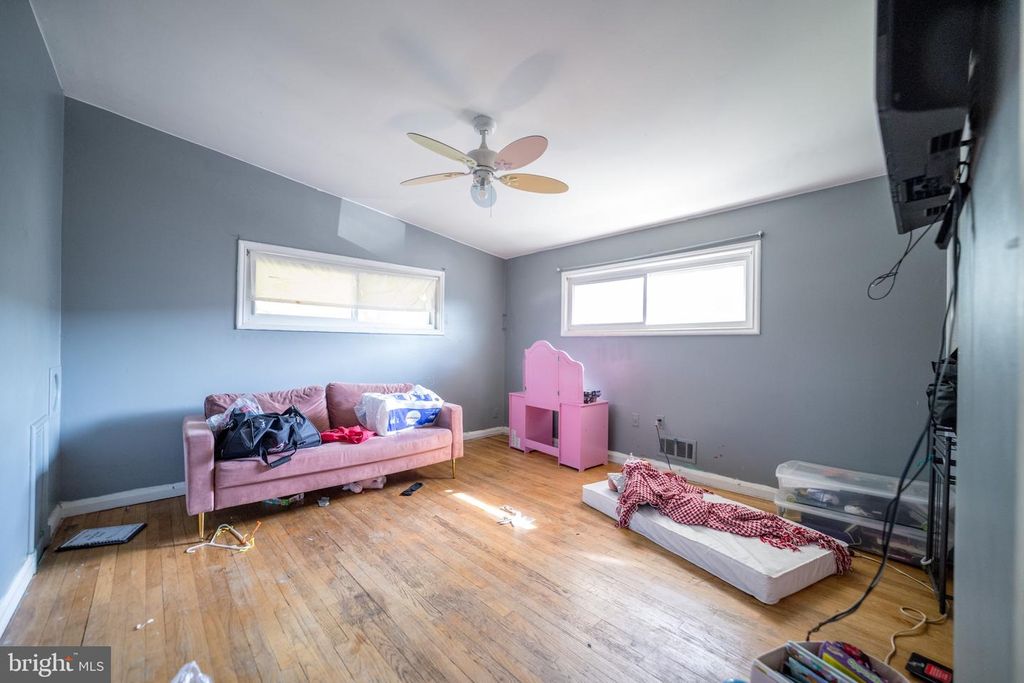 Image 8 of property listing at 4125 RONIS, Pikesville, MD 21208