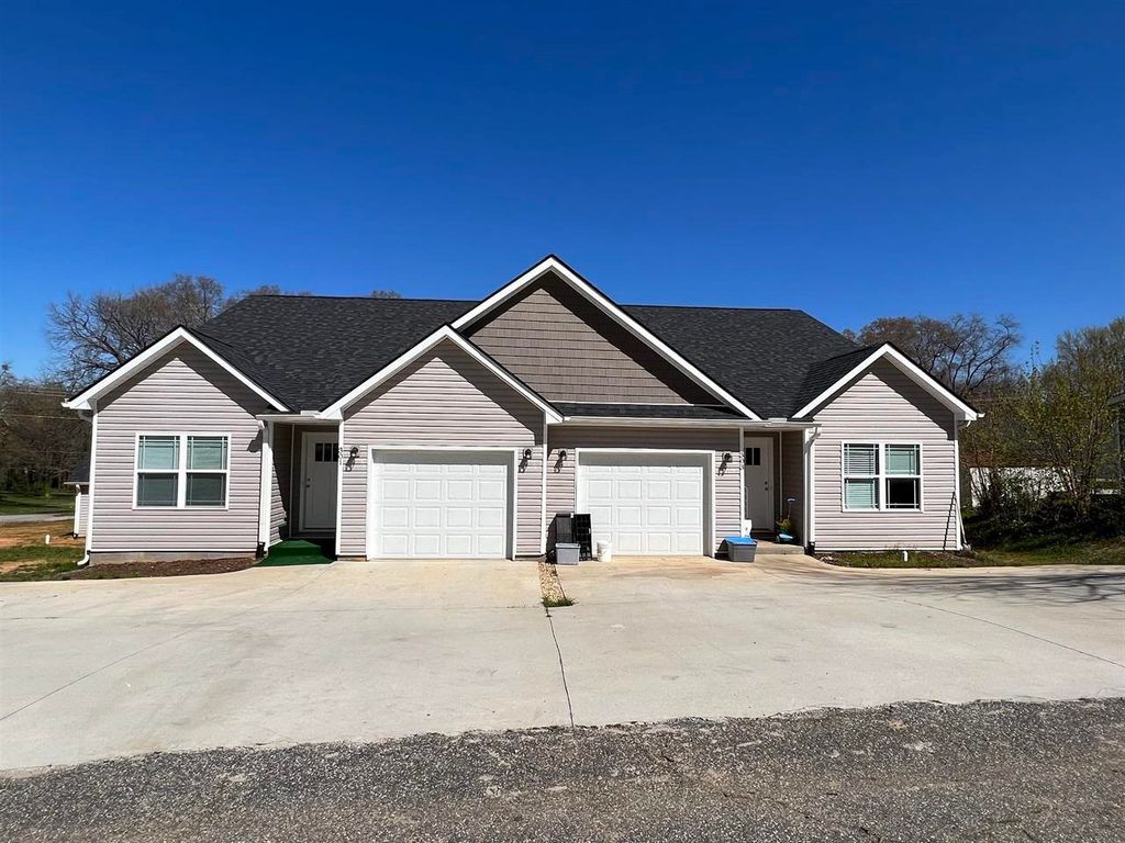303 Edgefiled Street, Chesnee, SC 29323