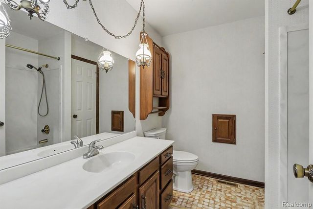 9442 Woodside Trail, Swartz Creek, MI 48473