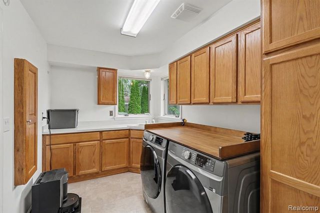 9442 Woodside Trail, Swartz Creek, MI 48473