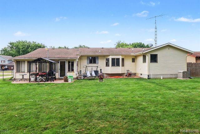 9442 Woodside Trail, Swartz Creek, MI 48473