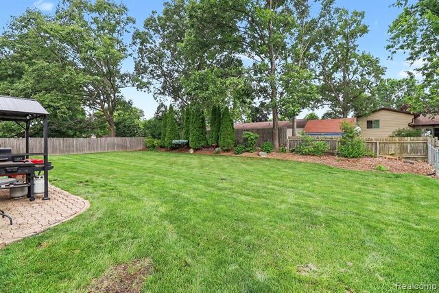 9442 Woodside Trail, Swartz Creek, MI 48473