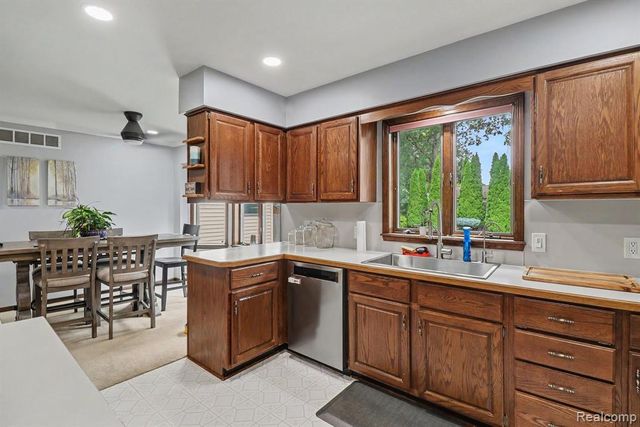 9442 Woodside Trail, Swartz Creek, MI 48473