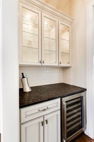 2403 Old Glenview Road, Wilmette, IL 60091