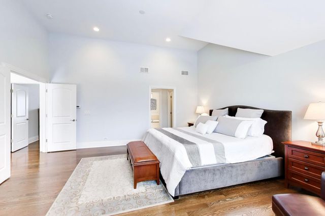 2403 Old Glenview Road, Wilmette, IL 60091