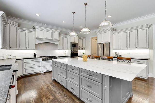 2403 Old Glenview Road, Wilmette, IL 60091