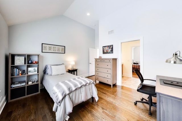 2403 Old Glenview Road, Wilmette, IL 60091