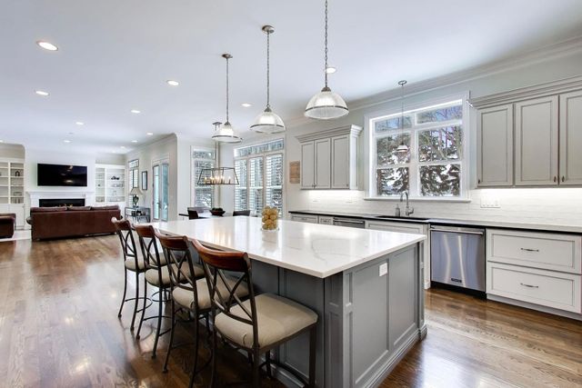 2403 Old Glenview Road, Wilmette, IL 60091