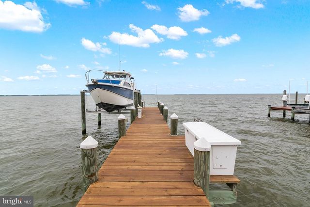 2724 HOLLY BEACH RD, Baltimore, MD 21221
