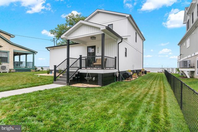 2724 HOLLY BEACH RD, Baltimore, MD 21221