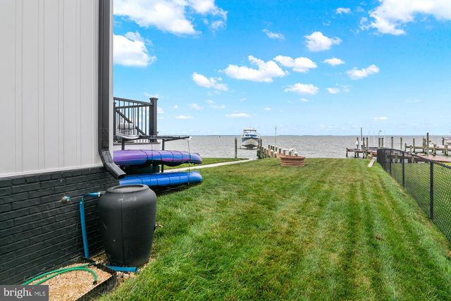 2724 HOLLY BEACH RD, Baltimore, MD 21221