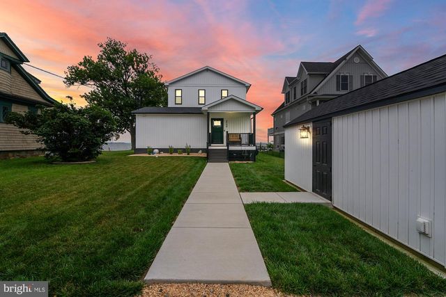 2724 HOLLY BEACH RD, Baltimore, MD 21221