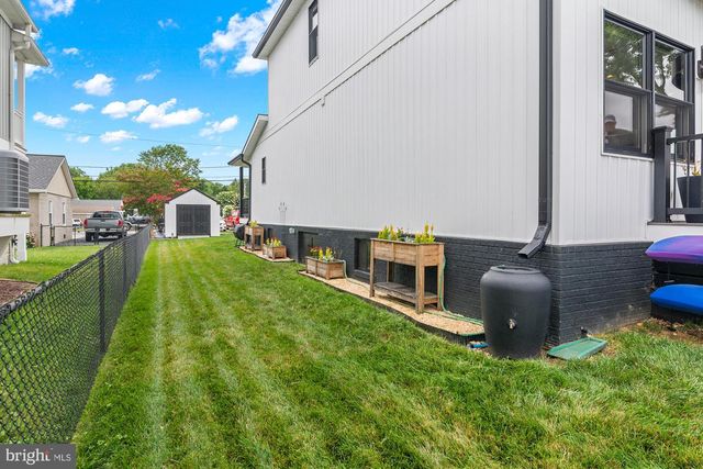 2724 HOLLY BEACH RD, Baltimore, MD 21221