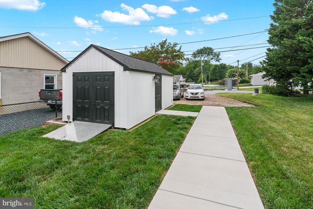 2724 HOLLY BEACH RD, Baltimore, MD 21221
