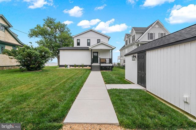 2724 HOLLY BEACH RD, Baltimore, MD 21221
