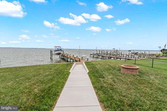 2724 HOLLY BEACH RD, Baltimore, MD 21221