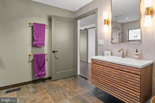 2724 HOLLY BEACH RD, Baltimore, MD 21221