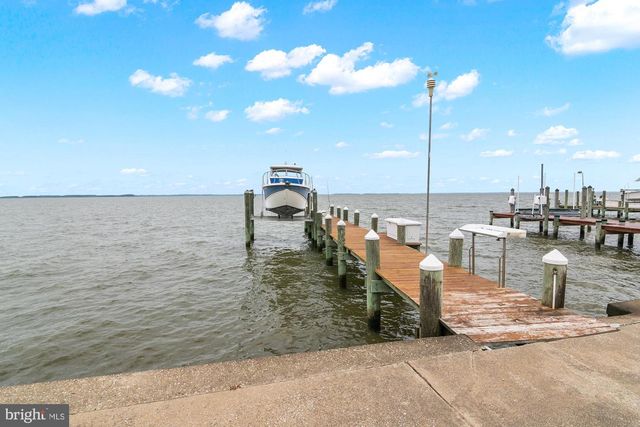 2724 HOLLY BEACH RD, Baltimore, MD 21221