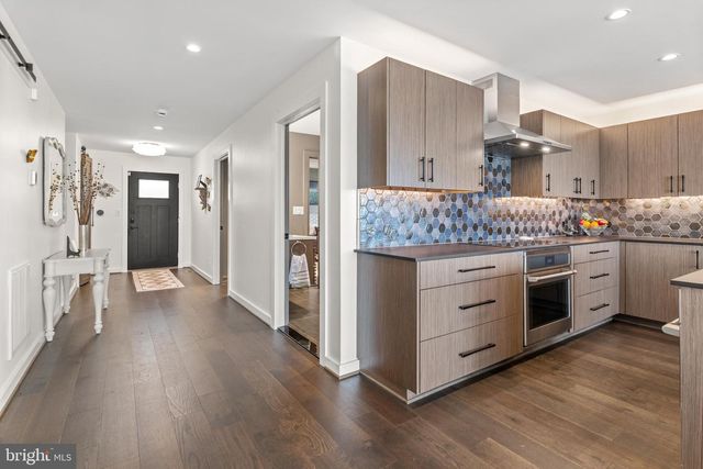 2724 HOLLY BEACH RD, Baltimore, MD 21221