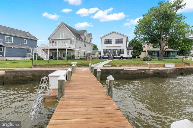 2724 HOLLY BEACH RD, Baltimore, MD 21221