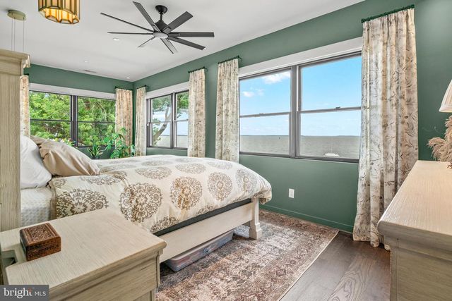 2724 HOLLY BEACH RD, Baltimore, MD 21221