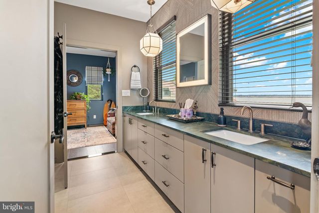 2724 HOLLY BEACH RD, Baltimore, MD 21221