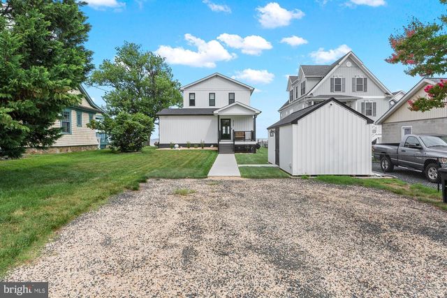 2724 HOLLY BEACH RD, Baltimore, MD 21221