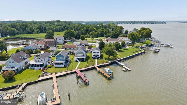 2724 HOLLY BEACH RD, Baltimore, MD 21221
