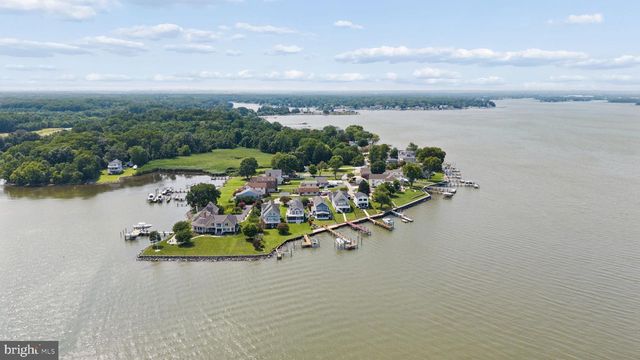 2724 HOLLY BEACH RD, Baltimore, MD 21221