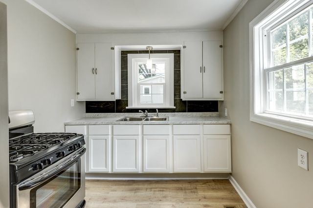 404 Green Acres Dr, Columbia, TN 38401